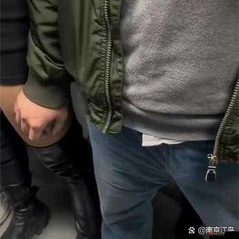 公交车上咸猪手频发：需严厉打击保障乘车安全